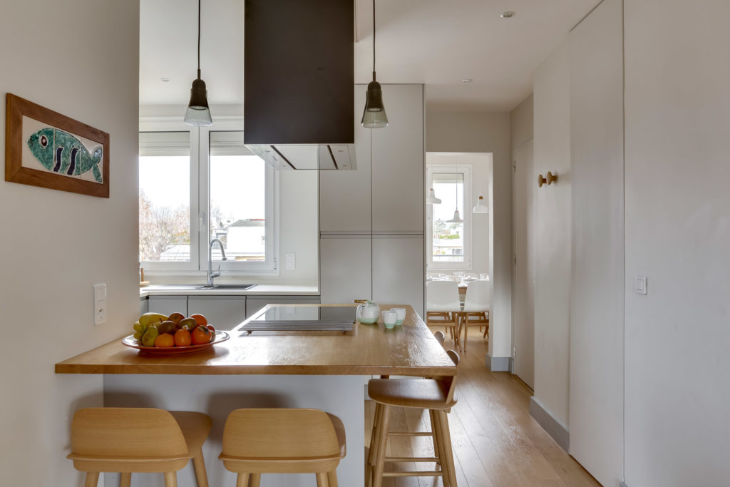 Rénovation - appartement - Neuilly - bois blanc et gris - cuisine