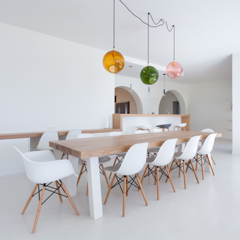 rénovation - salle à manger cuisine sur mesure -Blanc et bois- Architecte d'inntérieur - murs et merveilles