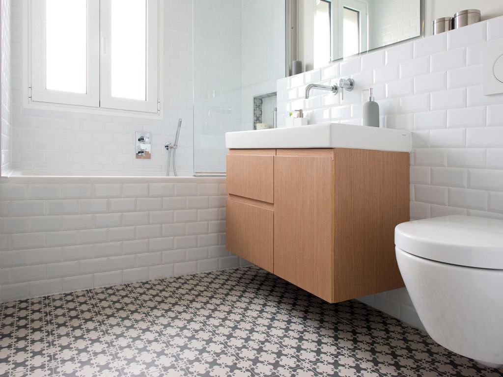 Rénovation - appartement - Neuilly - bois blanc et gris - salle de bain