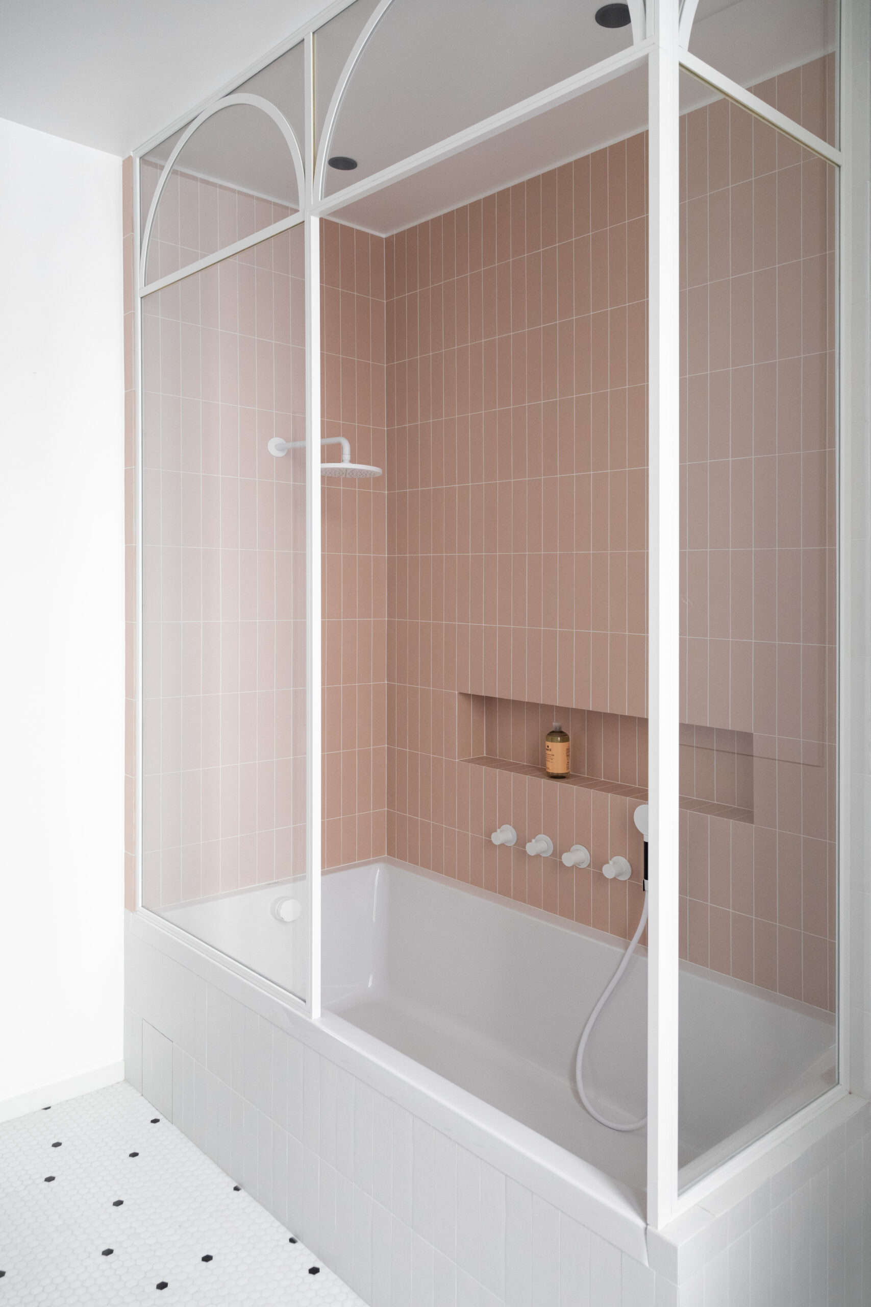 Rénovation - salle de bain -Douche à l'italienne- carrelage bleu - Terrazzo